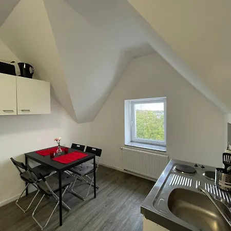 Two-bedroom Private With Parking In アパート ヴェッセリンク
