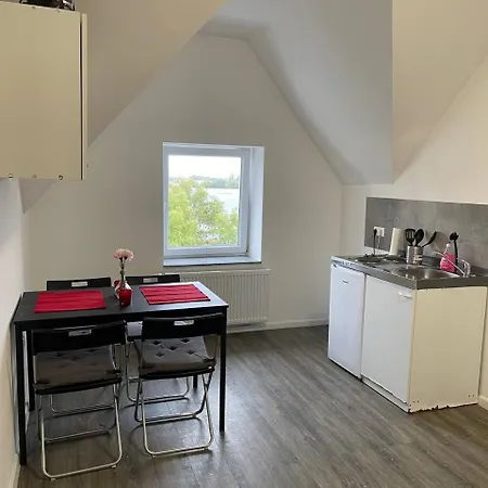 Two-bedroom Private With Parking In アパート