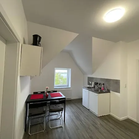アパート Two-bedroom Private With Parking In ヴェッセリンク