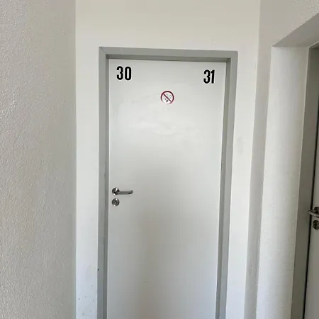 Two-bedroom Private With Parking In アパート ヴェッセリンク