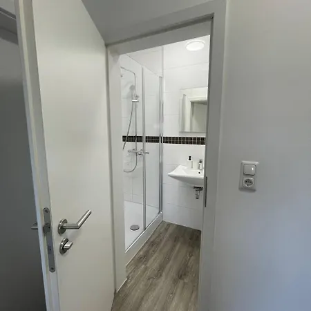 Two-bedroom Private With Parking In アパート ヴェッセリンク
