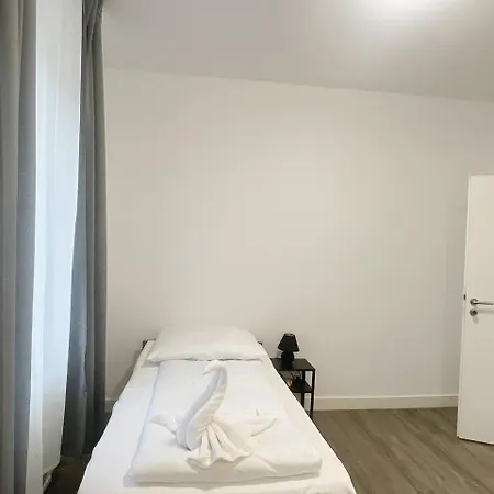 Two-bedroom Private With Parking In アパート