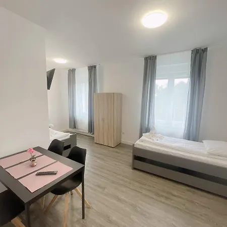 アパート Two-bedroom Private With Parking In ヴェッセリンク