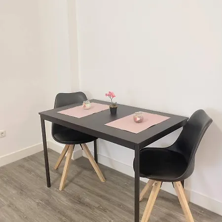 Two-bedroom Private With Parking In アパート ヴェッセリンク