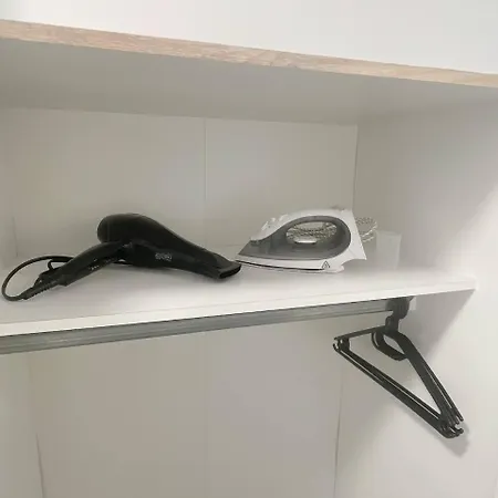Two-bedroom Private With Parking In アパート ヴェッセリンク