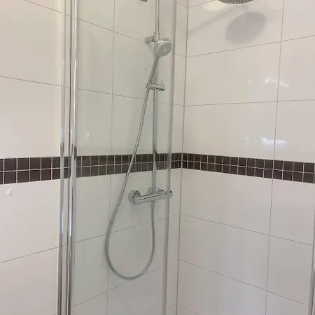 アパート Two-bedroom Private With Parking In ヴェッセリンク