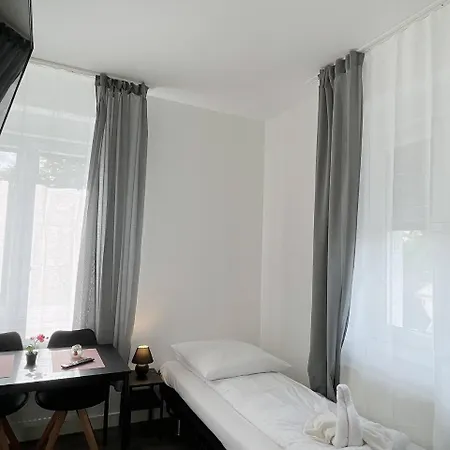 Two-bedroom Private With Parking In アパート ヴェッセリンク