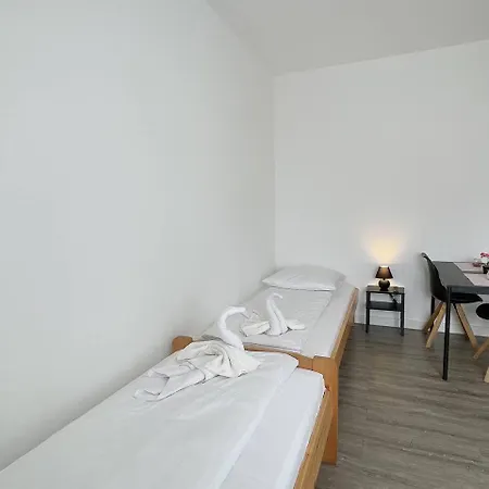 Two-bedroom Private With Parking In アパート