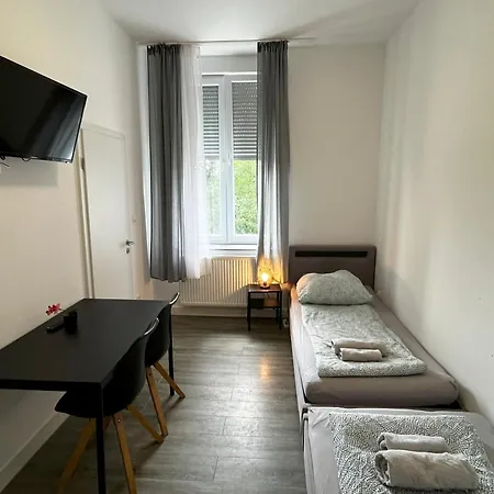 Two-bedroom Private With Parking In アパート ヴェッセリンク