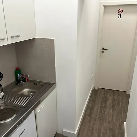 Two-bedroom Private With Parking In アパート ヴェッセリンク