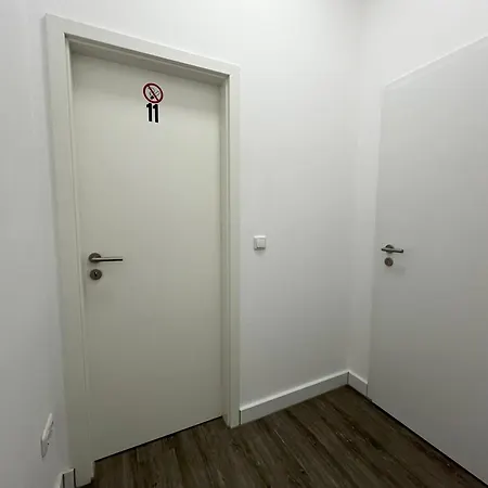 アパート Two-bedroom Private With Parking In ヴェッセリンク